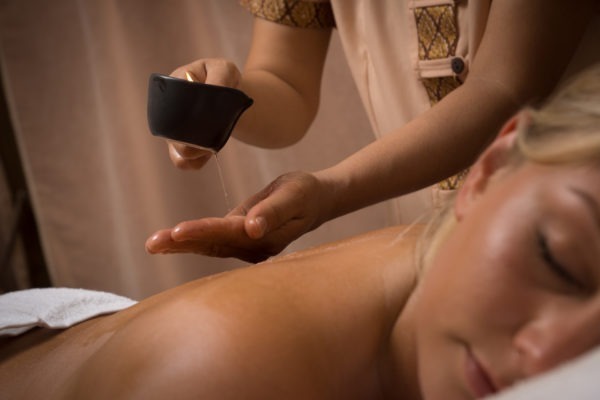 Masaż świecą aromatyczną Masaż świecą aromatyczną