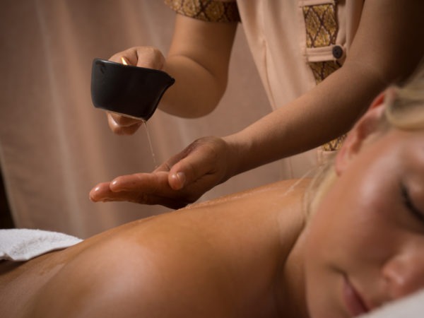 Masaż świecą aromatyczną